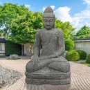 Basanit Steinfigur Buddha Rourkela mit Erdberührung - Höhe x Tiefe x Breite: 120 x 52 x 75 cm